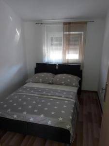 Uma cama ou camas num quarto em Damaris