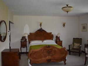 Llit o llits en una habitació de Holmbush House