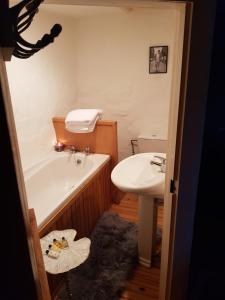 Et badeværelse på Cranmore House - a walkers' and cyclists' dream