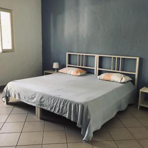 
Ein Bett oder Betten in einem Zimmer der Unterkunft Hotel Castillo
