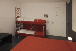 a room with two bunk beds and a red rug at Ca' Pozzo Inn in Venice