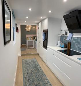 A kitchen or kitchenette at Blue Haven