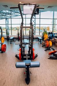 Posilňovňa alebo fitness centrum v ubytovaní Vikonda Hotel