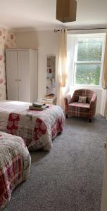 Un pat sau paturi într-o cameră la Farr Bay Inn