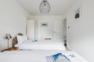 Ein Bett oder Betten in einem Zimmer der Unterkunft The Gate Cornwall