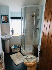 Ένα μπάνιο στο New for 2021 Welcome to Violet Cottage