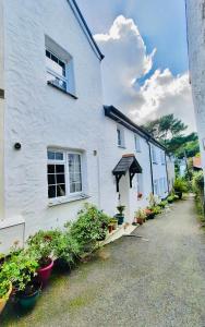 Galeriebild der Unterkunft New for 2021 Welcome to Violet Cottage in Combe Martin