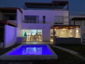 Swimming pool sa o malapit sa Casa en Nuevo Paracas