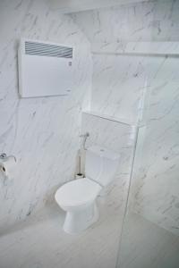 A bathroom at Panoráma házikó