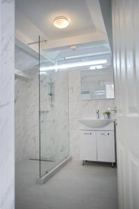 A bathroom at Panoráma házikó