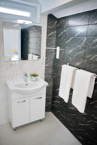 A bathroom at Panoráma házikó