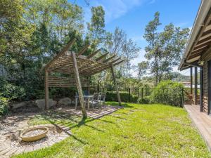 Gallery image of Charming Beach Home with Plenty of Outdoor Spaces in Avoca Beach