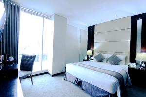 Postel nebo postele na pokoji v ubytování Serela Waringin by KAGUM Hotels