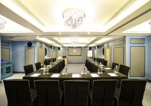 Zona business o sala conferenze di The Luxe Manor