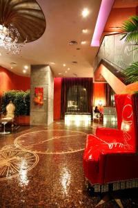 Area soggiorno di The Luxe Manor