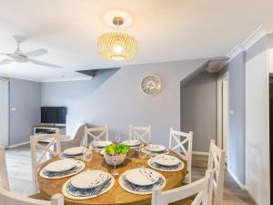 a dining room with a wooden table and chairs at Kristie Court 3 7 Weatherly Close with air con and close to the beach in Nelson Bay