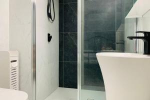 Koupelna v ubytování Southbank Modern Luxe Apartment + 16 fotografií