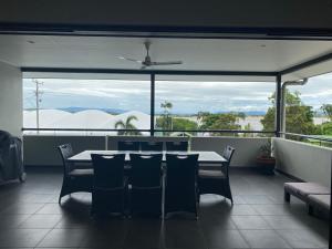 Снимка в галерията на Cooktown Harbour View Luxury Apartments в Куктаун