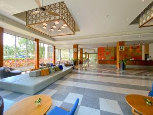 Ein Sitzbereich in der Unterkunft X10 Khaolak Resort