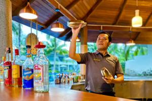 Getränke in der Unterkunft X10 Khaolak Resort