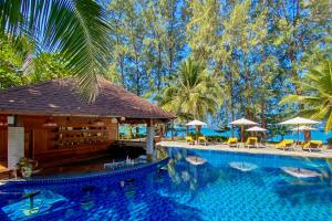 Der Swimmingpool an oder in der Nähe von X10 Khaolak Resort