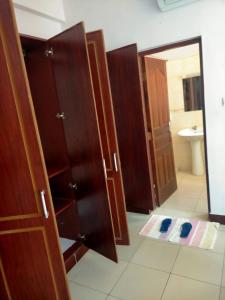 A bathroom at FASTCARE Mj APARTMENTS And VILLAS