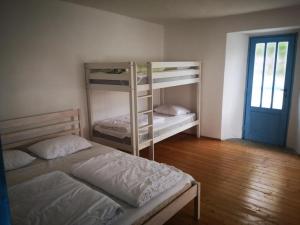 Voodi või voodid majutusasutuse Hiša Šucarija toas