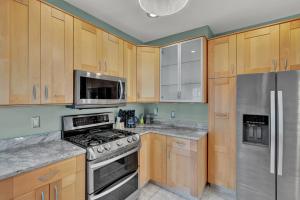 Køkken eller tekøkken på Oakley Square 3BR Charmer - Total Walkability home