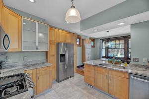 Køkken eller tekøkken på Oakley Square 3BR Charmer - Total Walkability home