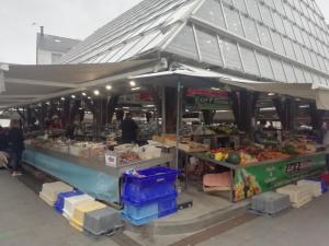 a farmers market with people standing in front of it at Près de la mer in Le Pouliguen +4 photos