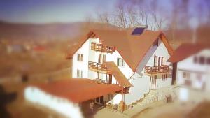 a large white house with a red roof at La Curtea Argeseana in Valea Iasului