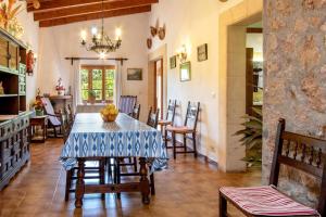 a kitchen and dining room with a table and chairs at Villa Rosa in Pollença