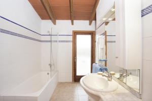 Kúpeľňa v ubytovaní Villa Es Jardi - Servera