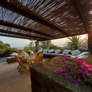 A seating area at Agricola Pineda