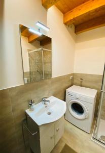 A bathroom at Il Vicolo Home 2