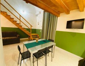 A television and/or entertainment centre at Il Vicolo Home 2