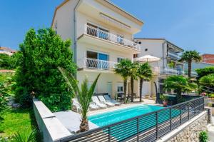 an image of a villa with a swimming pool at Abros potkrovlje in Crikvenica