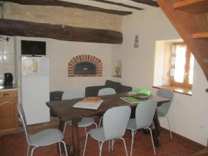 a kitchen and dining room with a table and chairs at Le gîte de la Petite Résie in La Résie-Saint-Martin