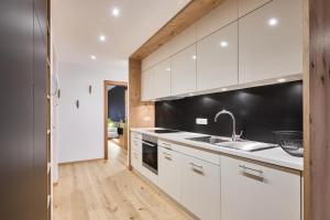 a kitchen with white cabinets and a sink at Gapphof in Lagundo
