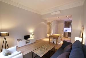 Televízia a/alebo spoločenská miestnosť v ubytovaní 555 Apartments BCN