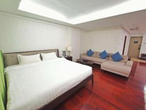 Katil atau katil-katil dalam bilik di Myanmar Life Hotel