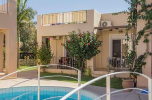 Bazén v ubytování Villa Nopigia Homeleader nebo v jeho okolí + 28 fotografií