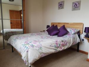 Ένα ή περισσότερα κρεβάτια σε δωμάτιο στο Cripps Farm Holiday Lets