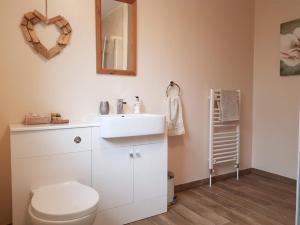 Ένα μπάνιο στο Cripps Farm Holiday Lets +34 φωτογραφίες
