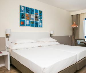 Uma cama ou camas num quarto em Hotel Pestana Cascais Ocean & Conference Aparthotel