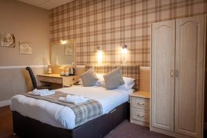 מיטה או מיטות בחדר ב-Osborne Hotel