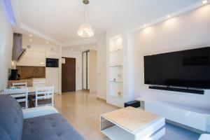 Televízia a/alebo spoločenská miestnosť v ubytovaní Apartamenty Świnoujście - Rezydencja Sienkiewicza