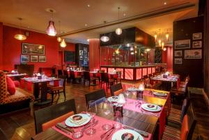 אזור ישיבה ב-Crowne Plaza Doha - The Business Park by IHG