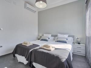 Łóżko lub łóżka w pokoju w obiekcie Sur Suites El Carmen