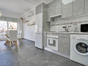 Kuchnia lub aneks kuchenny w obiekcie Sur Suites El Carmen